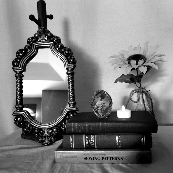 Meet your Posher, Jasmine🦊🌻🍄🥧🍁🍂🐿🦔🦝📚🕯☕🥾👩🏽🌾 - Picture 5 of 16